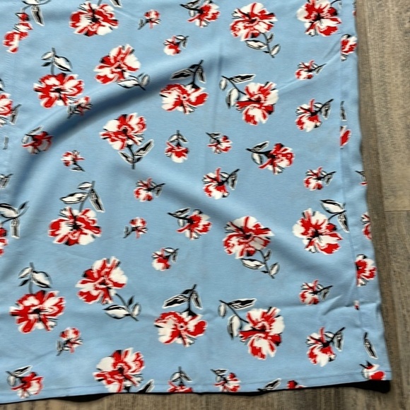 Hilary Radley Blue and Red Floral V Neck Blouse, size XL - Picture 4 of 8